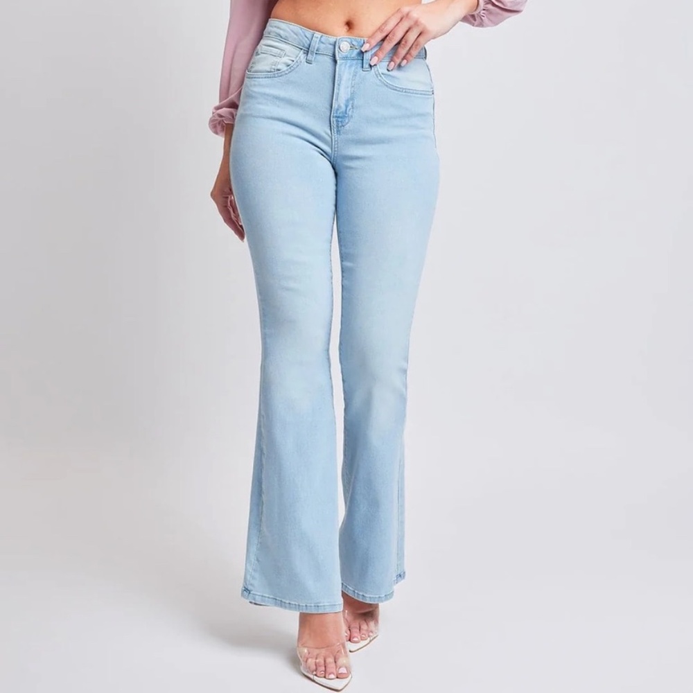 YMI WOMEN'S ESSENTIAL FLARE JEANS